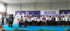 Bakal Calon Gubernur (Cagub) Provinsi Sumatera Selatan (Sumsel), Herman Deru, melantik 52 Tim Keluarga dan Relawan Herman Deru dan Cik Ujang (HD-CU) di Kantor Dewan Pimpinan Wilayah (DPW) Partai Nasional Demokrat (NasDem) Sumsel, hari Minggu tanggal 9 Juni 2024. (Bekisar Media / Oyong Hairudin)