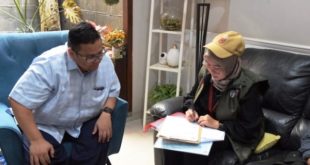 Ketua Badan Pengawas Pemilu (Bawaslu) Republik Indonesia, Rachmat Bagja, menerima Petugas Pemutakhiran Data Pemilih (PANTARLIH) pada Pemilihan Kepala Daerah (Pilkada) tahun 2024 di kediamannya, hari Sabtu tanggal 29 Juni 2024. (Bawaslu / Baini Taslihudin)