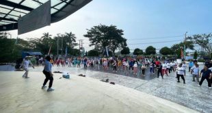 Sekretaris Daerah Kabupaten Musi Banyuasin, H. Apriyadi Mahmud, mengikuti Senam Lansia yang digelar di halaman Museum Penghulu Muhammad Soleh, hari Jum'at tanggal 31 Mei 2024. (bekisarmedia.id/eka sahputra)