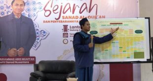 Gus Muhammad Abid Muafan yang merupakan Peneliti Sanad Nusantara memberikan materi pada seminar sejarah Sanad Al Qur'an dan Penyebarannya di Nusantara, dalam rangkaian acara Haflah Khotmil Al Qur'an wa Al Kutub ke 17, pada hari Jum'at tanggal 31 Mei 2024 di Gedung Al Qoyum, Jalan Kauman No. 01 Desa Tanjung Wangi, Lampung Timur. (bekisarmedia.id/laras)