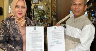 Hj. Ratna Machmud dan H. Prayitno menerima Surat Keputusan (SK) Penetapan sebagai Bakal Calon Bupati dan Wakil Bupati Kabupaten Musi Rawas (Mura) dari Dewan Pengurus Pusat (DPP) Partai Kebangkitan Bangsa hari Rabu malam, tanggal 5 Juni 2024. (bekisarmedia.id/oyong hairudin)