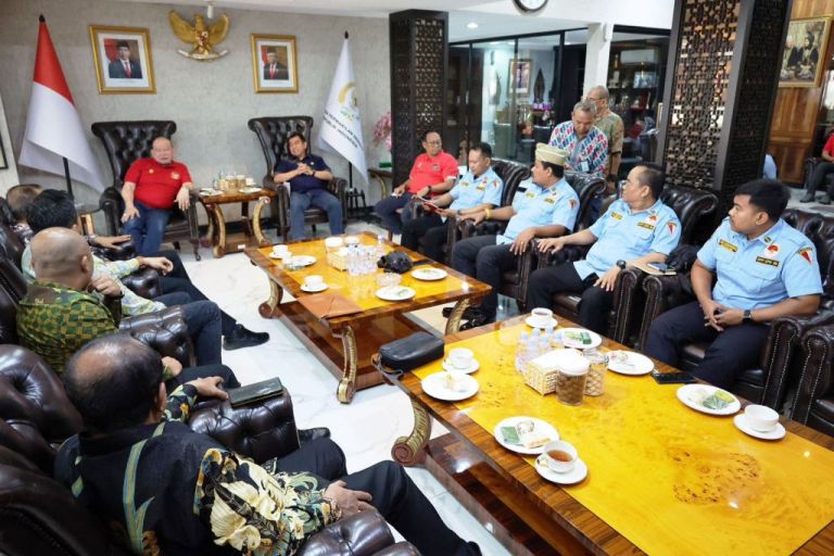Ketua Dewan Perwakilan Daerah (DPD) Republik Indonesia, LaNyalla Mahmud Mattalitti, menerima audiensi Dewan Pimpinan Pusat (DPP) Gerakan Persatuan Nasional (GPN) 08 di Kediaman Ketua DPD Republik Indonesia yang berada di kawasan Kuningan, Jakarta Selatan, hari Kamis malam, tanggal 6 Juni 2024. (Bekisar Media / DPD.go.id)
