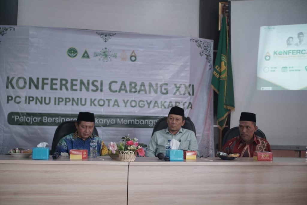Dewan Perwakilan Daerah (DPD) Republik Indonesia, Dr. H. Hilmy Muhammad, M.A., saat mengisi stadium general dalam acara Konferensi Cabang (Konfercab) Ikatan Pelajar Nahdlatul Ulama (IPNU) dan Ikatan Pelajar Putri Nahdlatul Ulama (IPPNU) di Madrasah Aliyah Negeri (MAN) II Yogyakarta, pada hari Sabtu tanggal 8 Juni 2024. (Bekisar Media /