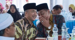Bakal Calon Bupati Kabupaten Musi Banyuasn, H. Apriyadi Mahmud, dan Bakal Calon Wakil Bupati Kabupaten Musi Banyuasin, Toha Tohet, saat menghadiri acara ngunduh mantu ketua Pujakesuma Kabupaten Musi Banyuasin, Gianto Wicaksono, di Desa Sri Gunung, Kecamatan Sungai Lilin, hari Kamis tanggal 20 Juni 2024. (Bekisar Media / Eka Sahputra)
