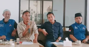 Tim Advokasi Hukum Yudha Pratomo Mahyuddin saat menggelar konferensi pers terkait alat peraga sosialiasi bakal calon wali Kota Palembang, hari Selasa tanggal 25 Juni 2024 di Kedai Kopi Apek , Kota Palembang (Bekisar Media / Oyong Hairudin)