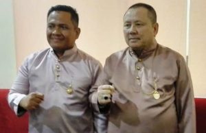 Bakal Calon Bupati (Cabup) Kabupaten Musi Rawas Utara (Muratara), Firsa H. Lakoni, dan Bakal Calon Wakil Bupati Kabupaten Muratara, Efriansyah, resmi berpasangan pada Pemilihan Bupati (Pilbup) Kabupaten Muratara tahun 2024. (Bekisar Media / Oyong Hairudin)