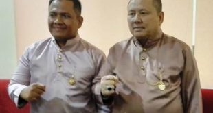 Bakal Calon Bupati (Cabup) Kabupaten Musi Rawas Utara (Muratara), Firsa H. Lakoni, dan Bakal Calon Wakil Bupati Kabupaten Muratara, Efriansyah, resmi berpasangan pada Pemilihan Bupati (Pilbup) Kabupaten Muratara tahun 2024. (Bekisar Media / Oyong Hairudin)