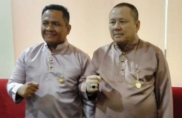 Bakal Calon Bupati (Cabup) Kabupaten Musi Rawas Utara (Muratara), Firsa H. Lakoni, dan Bakal Calon Wakil Bupati Kabupaten Muratara, Efriansyah, resmi berpasangan pada Pemilihan Bupati (Pilbup) Kabupaten Muratara tahun 2024. (Bekisar Media / Oyong Hairudin)