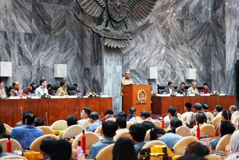 Sekretaris Jenderal Dewan Pimpinan Pusat Partai Gerakan Indonesia Raya, Ahmad Muzani, saat menghadiri Seminar Nasional Fraksi Partai Gerindra Komisi IV di Dewan Perwakilan Rakyat (DPR) Republik Indonesia (RI), di kompleks Parlemen, Senayan, Jakarta, hari Selasa tanggal 25 Juni 2024. (Bekisar Media / Partai DPP Gerindra)