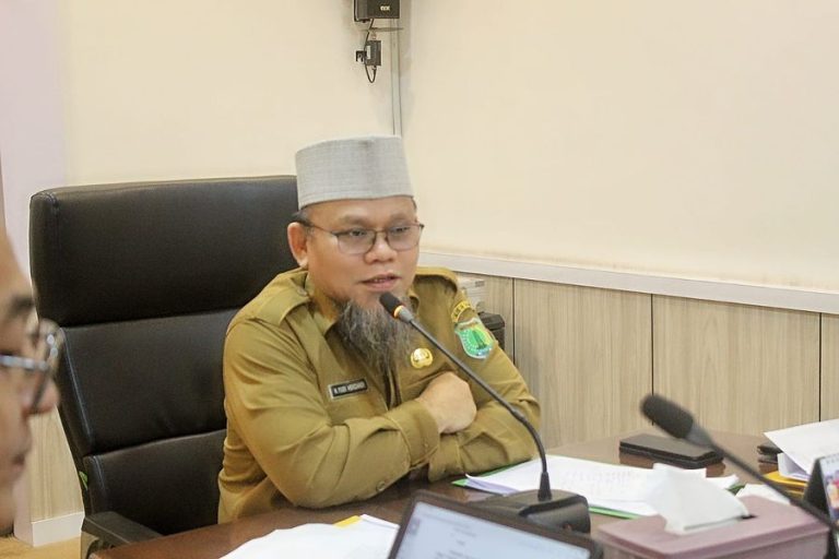 Asisten Pemerintahan dan Kesejahteraan Rakyat Sekretariat Daerah (Setda) Muba, Yudi Herzandi, menggelar rapat mediasi bersama dengan pihak PT. Berkat Sawit Sejati (BSS) dengan warga,di ruang rapat Sekretaris Daerah (Sekda) Muba, hari Senin tanggal 25 Maret 2024. (bekisarmedia.id/eka sahputra)