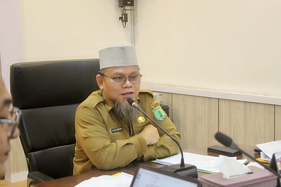 Asisten Pemerintahan dan Kesejahteraan Rakyat Sekretariat Daerah (Setda) Muba, Yudi Herzandi, menggelar rapat mediasi bersama dengan pihak PT. Berkat Sawit Sejati (BSS) dengan warga,di ruang rapat Sekretaris Daerah (Sekda) Muba, hari Senin tanggal 25 Maret 2024. (bekisarmedia.id/eka sahputra)