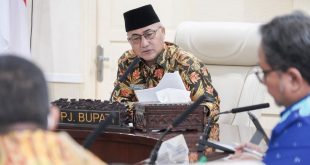 Penjabat (Pj.) Bupati Kabupaten Musi Banyuasin (Muba), H. Apriyadi Mahmud, menerima Kepala Badan Pengawasan Keuangan dan Pembangunan (BPKP) Perwakilan Provinsi Sumatera Selatan (Sumsel) Kamis tanggal 4 April 2024 di Ruang Rapat Serasan Sekate, Sekayu. (bekisarmedia.id/eka sahputra)