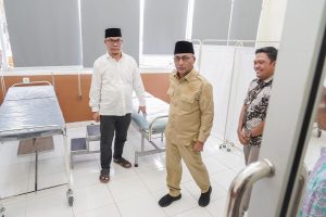 Pj. Bupati Kabupaten Musi Banyuasin, H. Apriyadi Mahmud, saat meresmikan Puskesmas Tenggulang Raya di Kecamatan Babat Supat, hari Kamis tanggal 4 April 2024. (bekisarmedia.id/eka sahputra)
