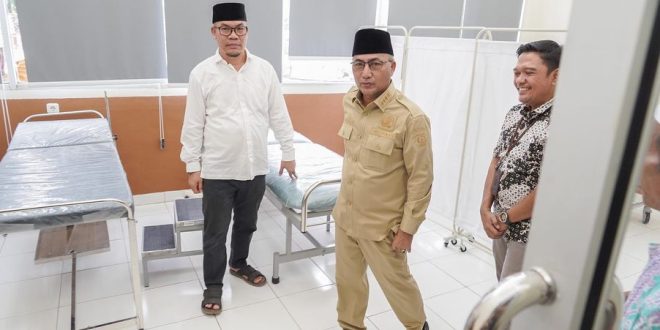 Pj. Bupati Kabupaten Musi Banyuasin, H. Apriyadi Mahmud, saat meresmikan Puskesmas Tenggulang Raya di Kecamatan Babat Supat, hari Kamis tanggal 4 April 2024. (bekisarmedia.id/eka sahputra)