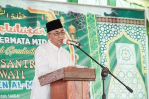 H. Apriyadi Mahmud, saat menghadiri Haflah Takhrij Pelepasan SIswa dan SIswi Kelas IX SMP Permata Midad dan Santri Ponpes Al Midad angkatan ke 3 tahun 2024 serta Wisuda Tahfidz di Ponpes Al Midad, Desa Sukamaju, Kecamatan Babat Supat, hari Minggu tanggal 2 Juni 2024. (Bekisar Media / Oyong Hairudin)