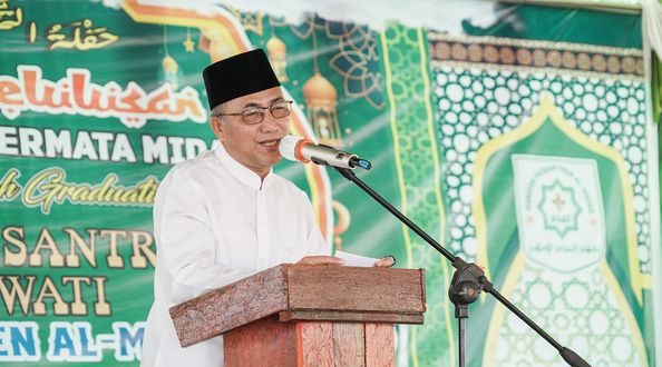 H. Apriyadi Mahmud, saat menghadiri Haflah Takhrij Pelepasan SIswa dan SIswi Kelas IX SMP Permata Midad dan Santri Ponpes Al Midad angkatan ke 3 tahun 2024 serta Wisuda Tahfidz di Ponpes Al Midad, Desa Sukamaju, Kecamatan Babat Supat, hari Minggu tanggal 2 Juni 2024. (Bekisar Media / Oyong Hairudin)