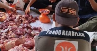 Kader Partai Keadilan Sejahtera dari Pandu Keadilan saat pemotongan hewan Qurban di DPTW PKS Sumsel, tanggal 18 Juni 2024. (Bekisar Media / Oyong Hairudin)