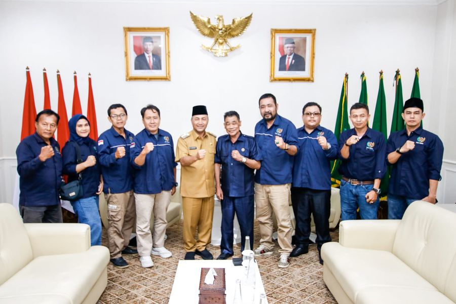 Ketua dan Pengurus Persatuan Wartawan Indonesia (PWI) Provinsi Sumatera Selatan (Sumsel) melakukan audiensi dengan Pj. Bupati Kabupaten Musi Banyuasin (Muba), H. Apriyadi Mahmud. Pertemuan berlangsung di Ruang Audiensi Bupati Muba, hari Selasa tanggal 16 April 2024. (Bekisar Media / Eka Sahputra)