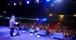 Pj. Bupati Muba, Sandi Fahlepi, dalam acara pembukaan Festival Tirto Mulyo, Desa Tegal Mulyo, Kecamatan Keluang, hari Sabtu malam tanggal 8 Juni 2024 di Lapangan Sepak Bola Desa Tegal Mulyo, Kecamatan Keluang. (Bekisar Media / Eka Sahputra)