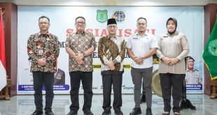 Sekretaris Daerah (Sekda) Muba, H. Apriyadi Mahmud, saat menghadiri Sosialisasi Sertifikat Elektronik di Auditorium Pemerintah Kabupaten (Pemkab) Muba, hari Kamis tanggal 30 Mei 2024. (Bekisar Media / Eka Sahputra)