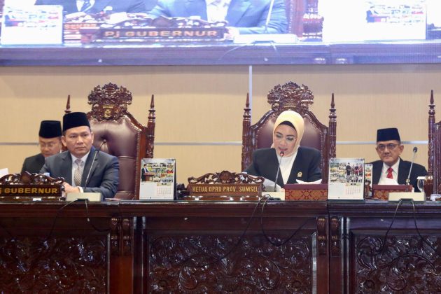 Ketua DPRD Sumsel, R.A. Anita Noeringhati, memimpin Rapat Paripurna ke 84 di Ruang Rapat Paripurna DPRD Sumsel, Jalan POM IX Kota Palembang, pada hari Rabu tanggal 3 Juli 2024, dengan Agenda menyetujui Rancangan Peraturan Daerah (Raperda) tentang Pertanggungjawaban Pelaksanaan Anggaran Pendapatan dan Belanja Daerah (APBD) Tahun Anggaran (TA) 2023 menjadi Peraturan Daerah. (Bekisar Media / DPRD Sumsel)