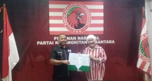 Ir. Hj. Lucianty, S.E., resmi menerima Surat Keputusan (SK) dari Partai Kebangkitan Nusantara (PKN) untuk maju sebagai Bakal Calon Bupati (Cabup) Kabupaten Musi Banyuasin (Muba) periode 2024-2029. (Bekisar Media / Edi Triono)