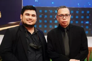 Direktur Eksekutif Lintas Politika Indonesia, Kemas Khoirul Mukhlis, bersama manajer Personal Branding Lintas Politika, Muhammad Darmansa. (Bekisar Media / dokumen Kemas Khoirul Mukhlis)