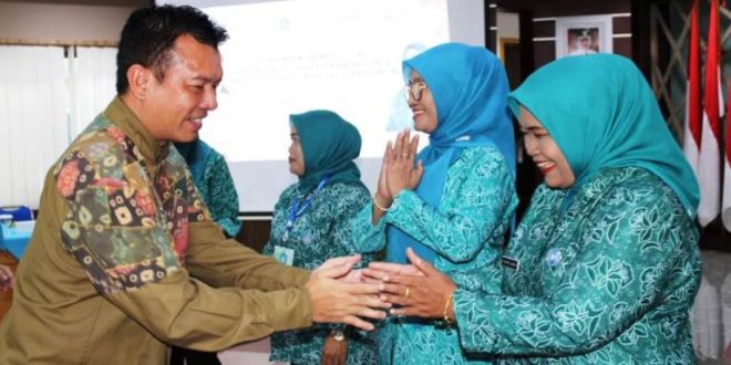 Peserta Pelatihan Pengembangan Kreatifitas dalam Pengelolaan Ekonomi Keluarga melalui potensi sumber daya yang dimiliki, yang digelar oleh TP PKK Muba pada hari Kami stanggal 27 Juni 2024 di Auditorium Pemkab Muba. (Bekisar Media / Eka Sahputra)