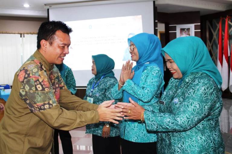 Peserta Pelatihan Pengembangan Kreatifitas dalam Pengelolaan Ekonomi Keluarga melalui potensi sumber daya yang dimiliki, yang digelar oleh TP PKK Muba pada hari Kami stanggal 27 Juni 2024 di Auditorium Pemkab Muba. (Bekisar Media / Eka Sahputra)