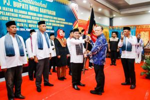 Pj. Bupati Kabupaten Musi Banyuasin, Sandi Fahlepi, saat menghadiri acara pelantikan pengurus Ikatan Keluarga Minang (IKM) Kecamatan Sekayu di Pendopoan Griya Bumi Serasan Sekate, pada hari Rabu tanggal 3 Juli 2024. (Bekisar Media / Eka Sahputra)