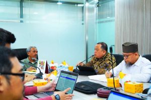 Pj. Bupati Kabupaten Musi Banyuasin, Sandi Fahlepi, saat Audiensi ke Kantor Direktorat Jenderal (Dirjen) Minyak dan Gas Bumi Kementerian Energi dan Sumber Daya Mineral (Kementerian ESDM) Republik Indonesia (RI) pada hari Jum'at tanggal 5 Juli 2024. (Bekisar Media / Eka Sahputra)