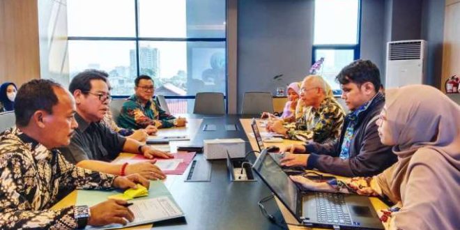 Perwakilan DPRD dan Pemkab Muba Berdialog dengan Kementerian Kesehatan Republik Indonesia yang diwakili oleh Analisis Perencanaan dan Pengadaan ASN di Bidang Kesehatan, di Kantor Kementerian Kesehatan, pada hari Jum'at tanggal 5 Juli 2024. (Bekisar Media / Eka Sahputra)