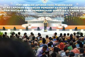 Presiden Republik Indonesia, Joko Widodo, saat menyampaikan kata sambutan pada kegiatan penyampaian hasil pemeriksaan Badan Pemeriksa Keuangan (BPK) Republik Indonesia atas Pengelolaan dan Tanggung Jawab Keuangan Negara dan Seminar Nasional, di Cendrawasih Room Jakarta Convention Center, Jakarta, hari Senin  tanggal 8 Juli 2024. (Dinkominfo Muba)