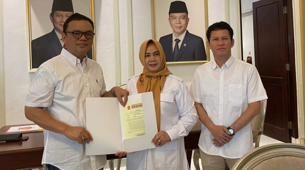 Bakal Calon Bupati Kabupaten Empat Lawang, Joncik Muhammad, menerima Surat Tugas dari Partai Gerakan Indonesia Raya (Gerindra) untuk maju di Pemilihan Bupati Kabupaten Empat Lawang, hari Minggu tanggal 21 Juli 2024. (BekisarMedia.id/SMSI)