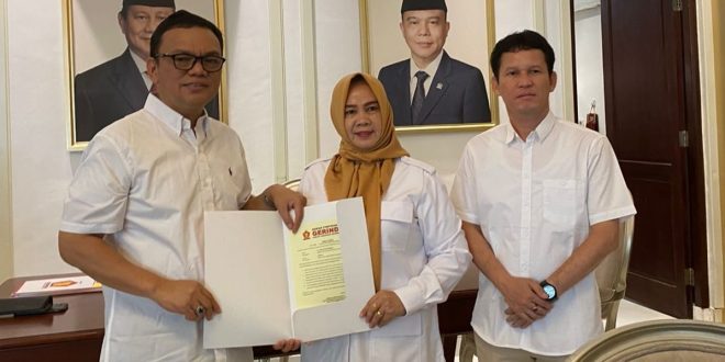 Bakal Calon Bupati Kabupaten Empat Lawang, Joncik Muhammad, menerima Surat Tugas dari Partai Gerakan Indonesia Raya (Gerindra) untuk maju di Pemilihan Bupati Kabupaten Empat Lawang, hari Minggu tanggal 21 Juli 2024. (BekisarMedia.id/SMSI)