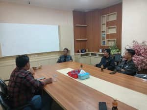Rapat Perdana Pengurus DPD Pro Jurnalismedia Siber Provinsi Sumatera Selatan, di Sekretariat DPD PJS Sumsel yang beralamat, Jln. Kapten Arivai, No. 220, Kecamatan Ilir Barat I, Kota Palembang, pada hari Senin tanggal 22 Juli 2024. (Bekisar Media / Angga Putra)