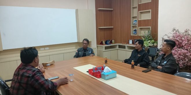 Rapat Perdana Pengurus DPD Pro Jurnalismedia Siber Provinsi Sumatera Selatan, di Sekretariat DPD PJS Sumsel yang beralamat, Jln. Kapten Arivai, No. 220, Kecamatan Ilir Barat I, Kota Palembang, pada hari Senin tanggal 22 Juli 2024. (Bekisar Media / Angga Putra)