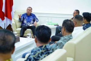 Pj. Bupati Kabupaten Musi Banyuasin, Sandi Fahlepi, menerima audiensi dari pengurus Paguyuban Masyarakat Palembang Bersatu, di ruang audiensi Bupati Muba, hari Kamis, tanggal 25 Juli 2024. (Bekisar Media / Dinkominfo Muba)