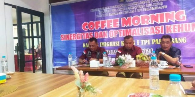 Kementerian Hukum dan Hak Asasi Manusia (Kemenkumham) Republik Indonesia Kantor Wilayah (Kanwil) Provinsi Sumatera Selatan (Sumsel) Kantor Imigrasi Kelas I TPI Palembang menggelar coffee morning dengan tema Sinergitas dan Optimalisasi Kehumasan dengan Wartawan di Sumsel, pada hari Selasa tanggal 30 Juli 2024 di Kopi 7 Kambang Iwak, Palembang. (Bekisar Media / SMSI Sumsel)