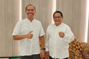 Bakal Calon Wali Kota Palembang, Yudha Pratomo Mahyuddin, foto bersama Ketua Dewan Pimpinan Daerah Partai Keadilan Sejahtera Kota Palembang, Baharudin. (Bekisar Media / Yudha Pratomo Mahyuddin)