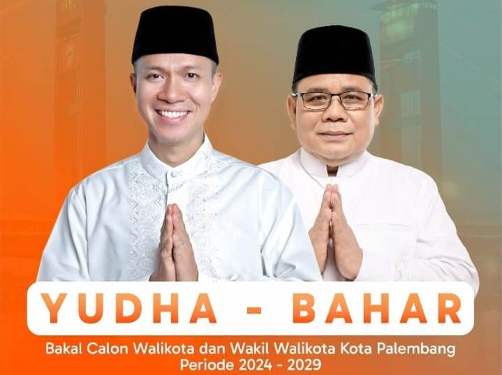 Bakal Calon Wali Kota Palembang, Yudha Pratomo Mahyuddin, foto bersama Ketua Dewan Pimpinan Daerah Partai Keadilan Sejahtera Kota Palembang, Baharudin. (Bekisar Media / PKS Kota Palembang)