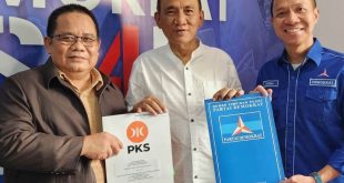 Pasangan Bakal Calon Wali Kota dan Calon Wakil Wali Kota Palembang, Ir. Yudha Pratomo Mahyuddin dan Ir. Baharudi, bersama Andi Arif. (Bekisar Media / Tim YPM)