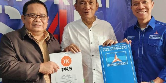 Pasangan Bakal Calon Wali Kota dan Calon Wakil Wali Kota Palembang, Ir. Yudha Pratomo Mahyuddin dan Ir. Baharudi, bersama Andi Arif. (Bekisar Media / Tim YPM)
