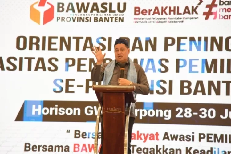 Anggota Badan Pengawas Pemilu Republik Indonesia, Herwyn JH Malonda, saat menghadiri Peningkatan Kapasitas Pengawas Pemilihan Ad Hoc se Provinsi Banten, pada hari Minggu tanggal 28 Juli 2024. (Bekisar Media / Bawaslu)