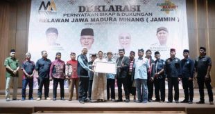Bakal Calon Gubernur dan Calon Wakil Gubernur Provinsi Sumatera Selatan, Mawardi Yahya dan R.A. Anita Noeringhati, menerima dukungan dari Relawan Jawa Madura Minang, untuk maju di Pemilihan Gubernur Sumsel, pada hari Sabtu tanggal 6 Juli 2024 di Gedung Limbersa, Kota Palembang.