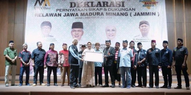 Bakal Calon Gubernur dan Calon Wakil Gubernur Provinsi Sumatera Selatan, Mawardi Yahya dan R.A. Anita Noeringhati, menerima dukungan dari Relawan Jawa Madura Minang, untuk maju di Pemilihan Gubernur Sumsel, pada hari Sabtu tanggal 6 Juli 2024 di Gedung Limbersa, Kota Palembang.