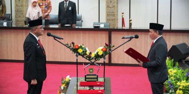 Pj. Gubernur Sumatera Selatan, Elen Setiadi, melantik Edward Candra sebagai Pj. Sekretaris Daerah Provinsi Sumatera Selatan, hari Jum'at tanggal 19 Juli 2024 di Auditorium Bina Praja Sekretariat Daerah Provinsi Sumatera Selatan (Bekisar Media / Raam Syahfutro)