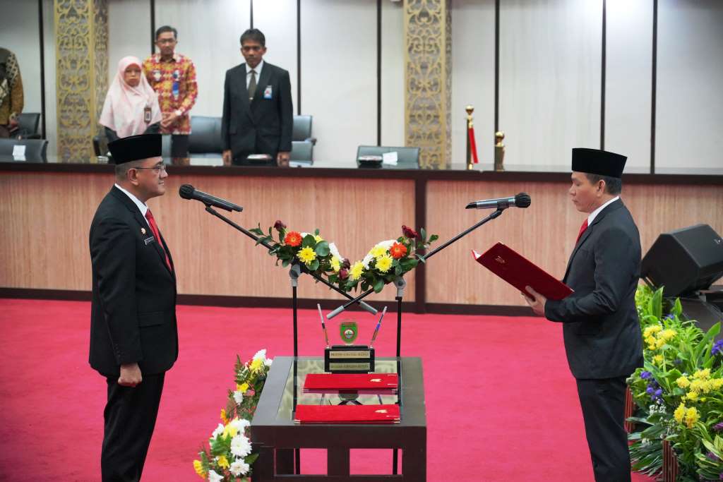 Pj. Gubernur Sumatera Selatan, Elen Setiadi, melantik Edward Candra sebagai Pj. Sekretaris Daerah Provinsi Sumatera Selatan, hari Jum'at tanggal 19 Juli 2024 di Auditorium Bina Praja Sekretariat Daerah Provinsi Sumatera Selatan (Bekisar Media / Raam Syahfutro)