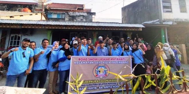 Relawan MATAHATI foto bersama setelah melakukan koordinasi dalam rangka memenangkan Mawardi Yahya dan R.A. Anita Noeringhati sebagai Gubernur dan Wakil Gubernur Provinsi Sumatera Selatan Periode 2024-2029. (BekisarMedia.id/Oyong Hairudin(