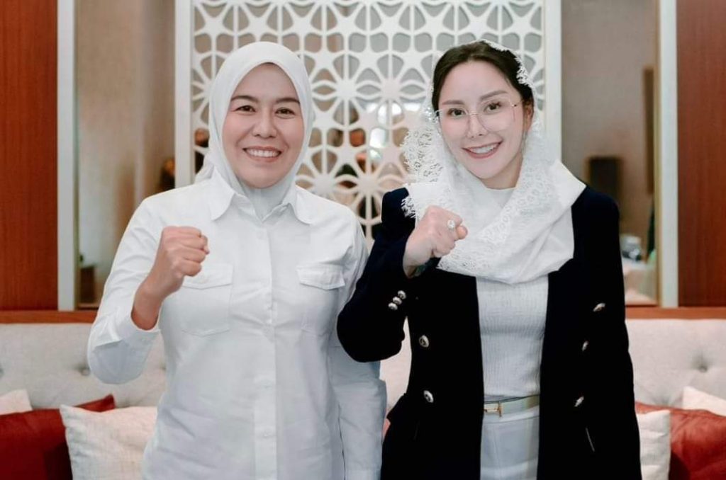 Fitrianti Agustinda dan Nandriani Octarina, Bakal Calon Wali Kota dan Wakil Wali Kota Palembang Periode 2024-2029. (BekisarMedia.id/Kemas Khoirul Mukhlis)